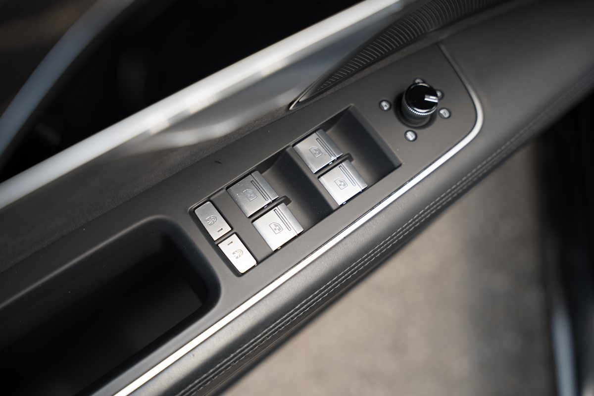 Audi A8
 3.0 TDI S line QUATTRO