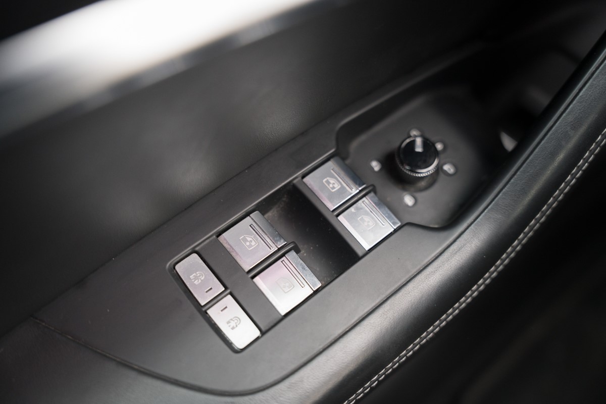 Audi A6
 55 TFSI E S line QUATTRO