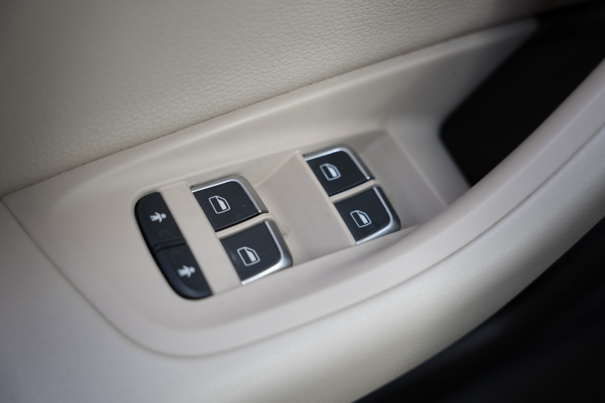 Audi A6
 2.0 TDI