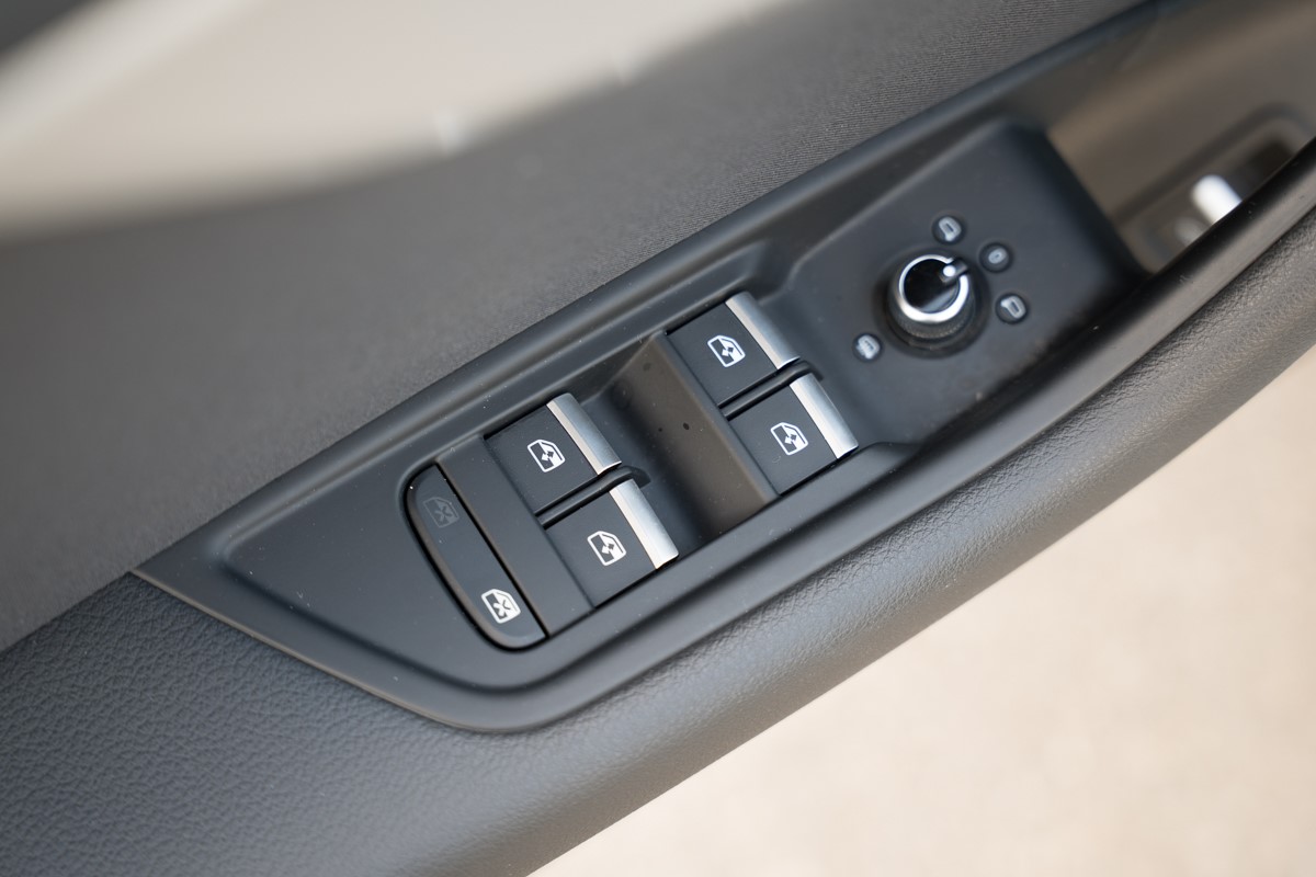 Audi A4
 35 TDI S-Tronic
