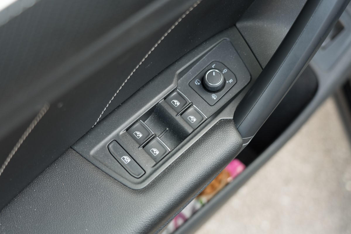 Volkswagen Tiguan
 2.0 TDI R-line