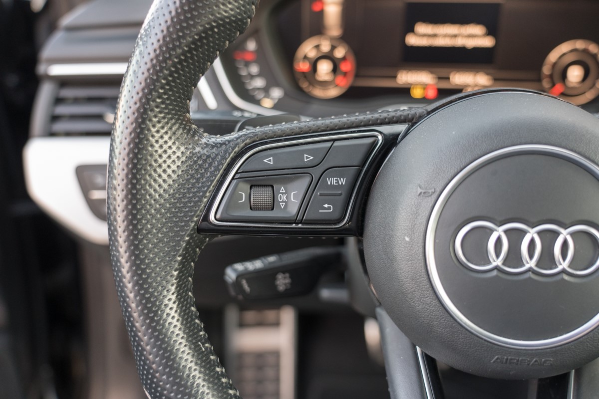 Audi A4
 2.0TDI S line