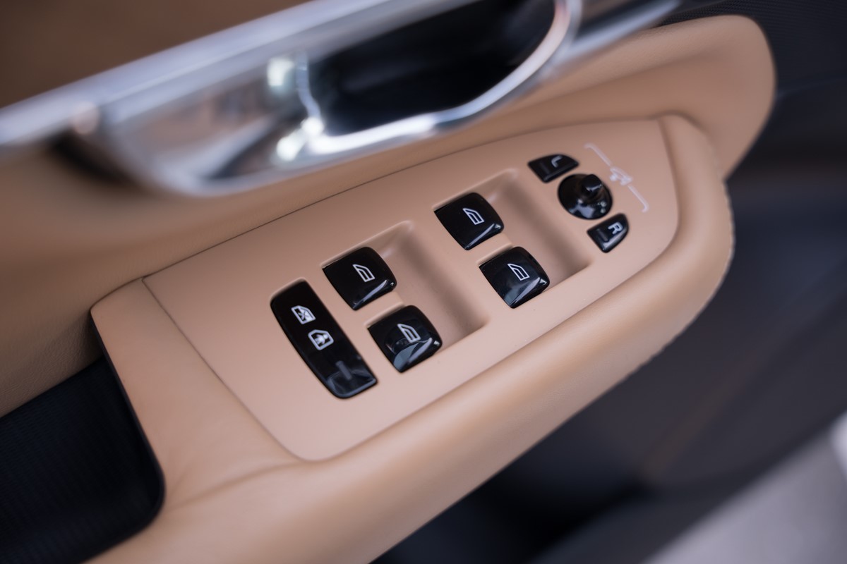 Volvo
 XC90 
 2.0 D B5 AWD Inscription 