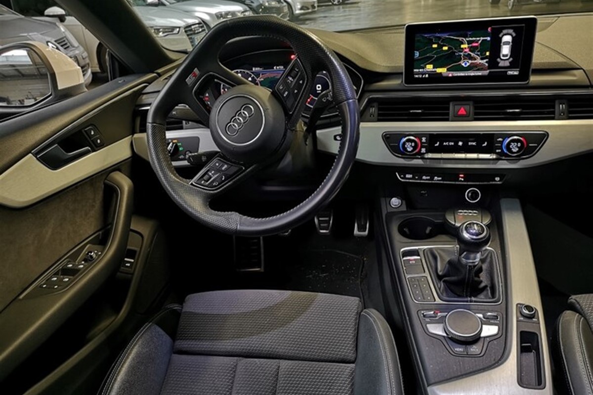 Audi A5
 2.0 TDi Sportback S line