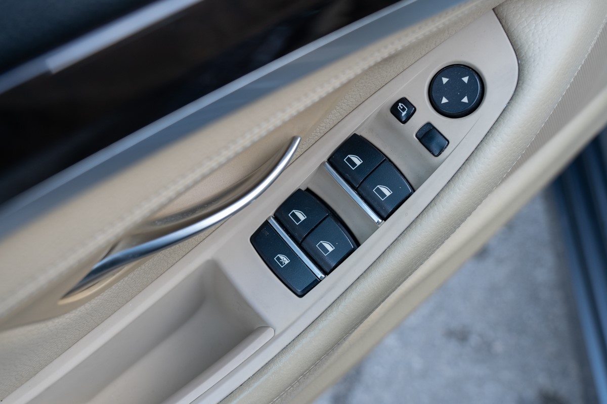 BMW
 5-Series 530d