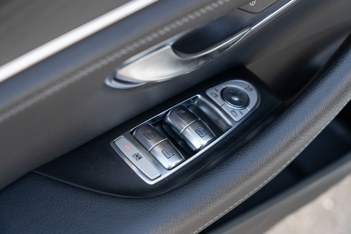Mercedes-Benz E-Class
 E 220 D 4 MATIC