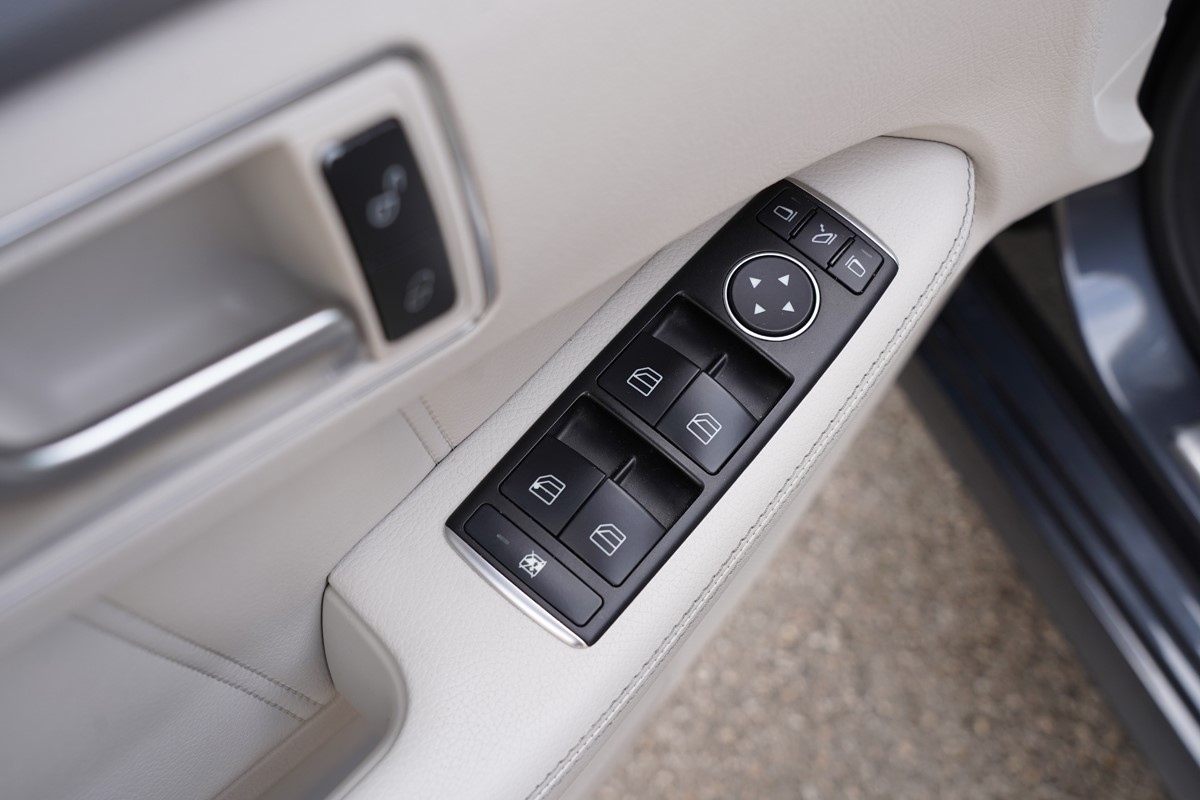Mercedes-Benz E-Class
 E 220 BLUETEC