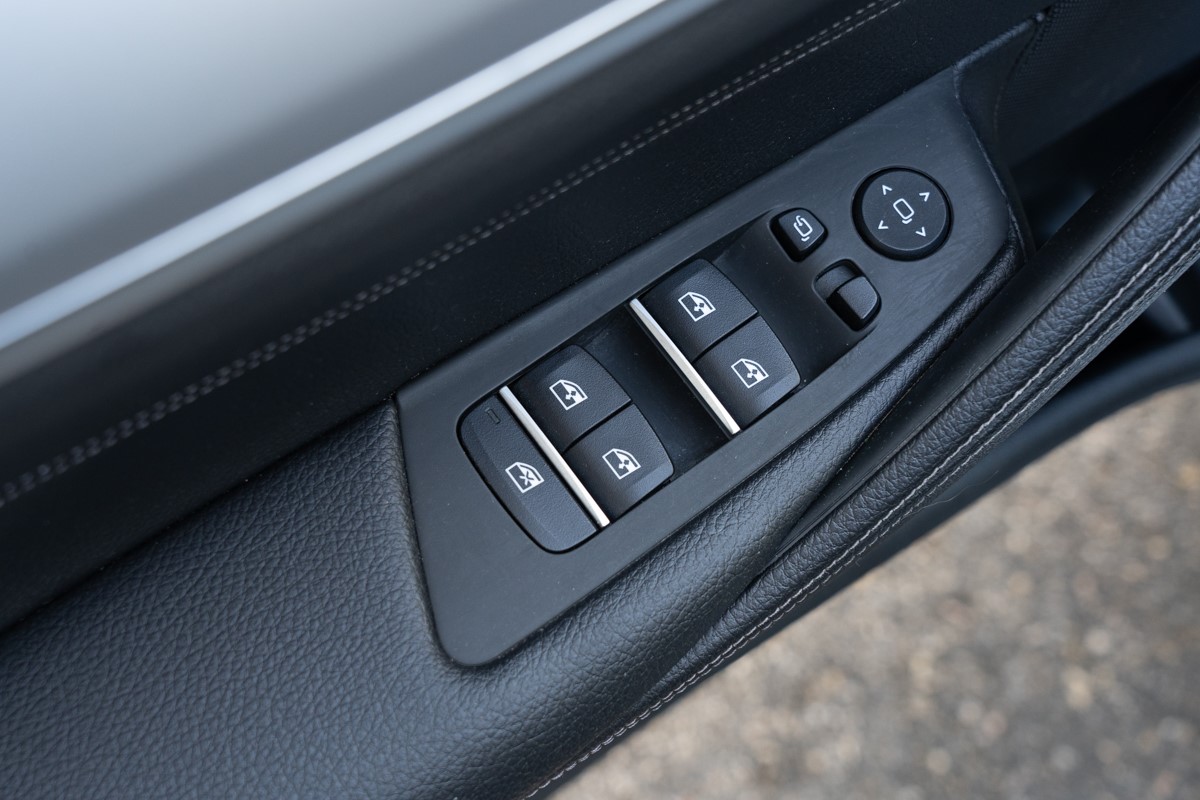 BMW
 5-Series 520d