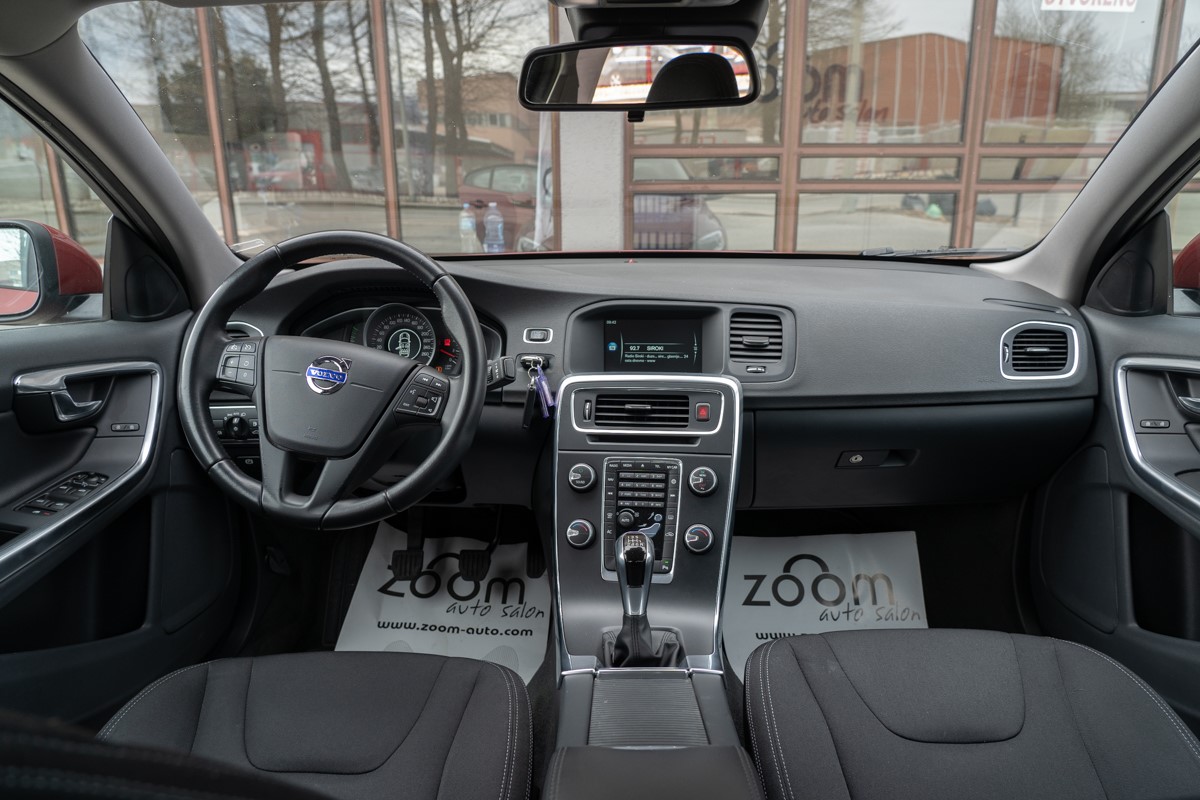 Volvo
 S60
 2.0D D2 Kinetic Business