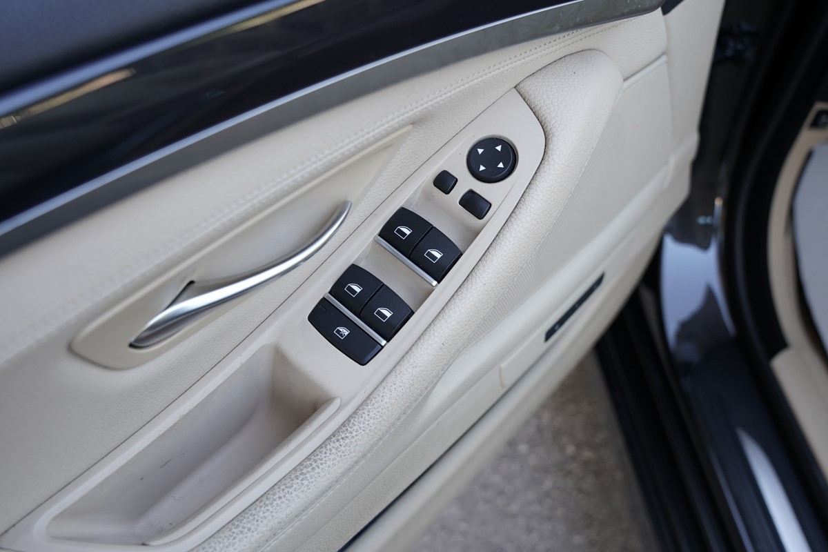 BMW
 5-Series 525 D XDRIVE