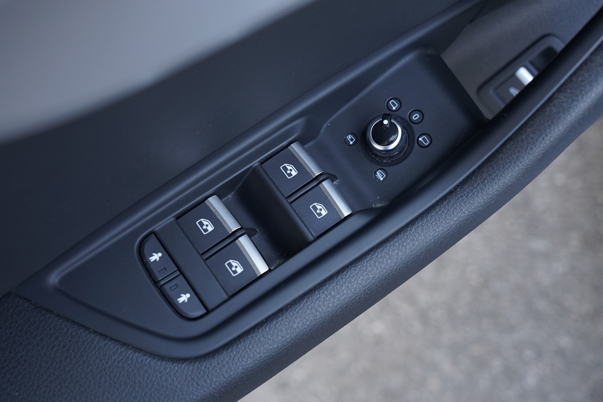 Audi A4
 2.0 TDI ULTRA 150 BUSINESS LINE