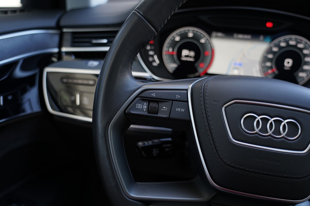 Audi A8
 50 TDI Quattro Tiptronic