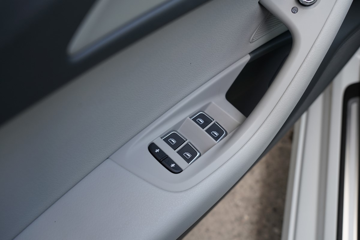 Audi A6
 2.0 TDI Ultra