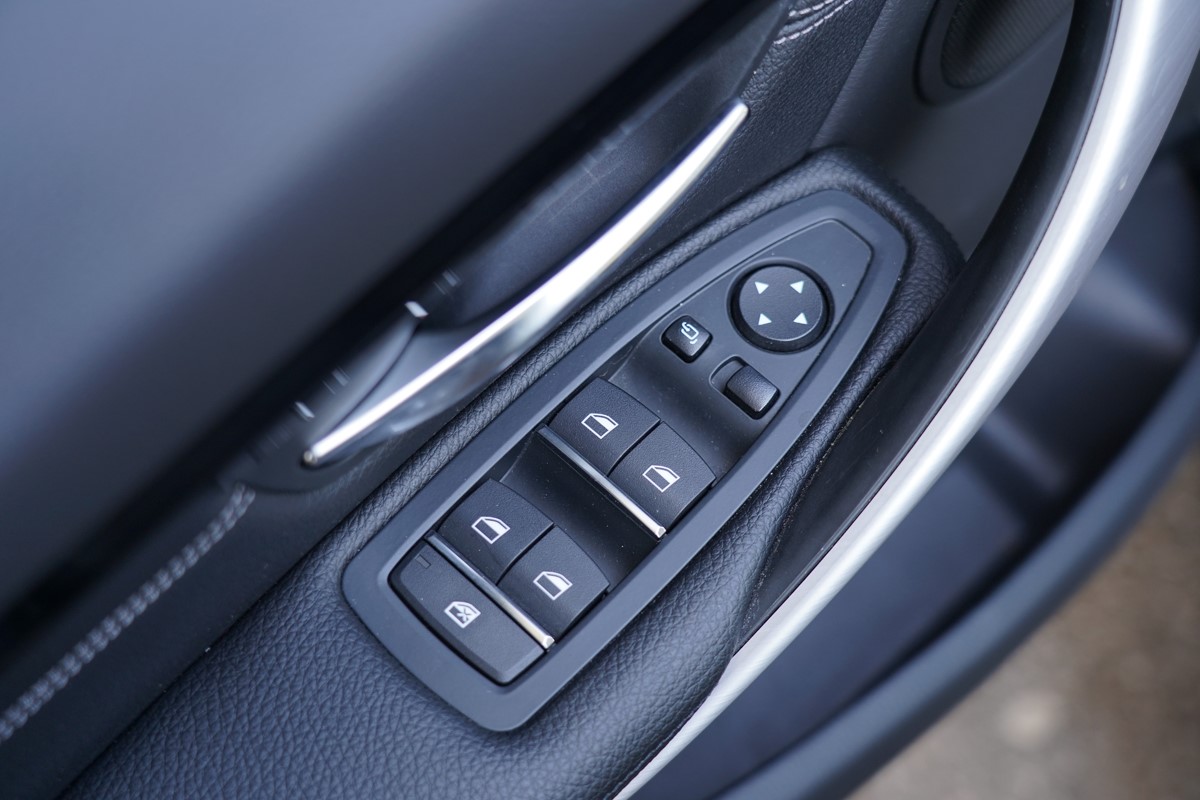BMW
 3-Series 320 d Automatik 