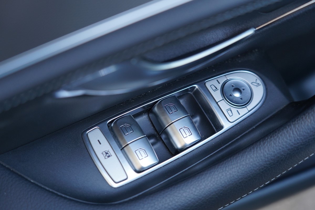 Mercedes-Benz E-Class
 220 CDI AMG 