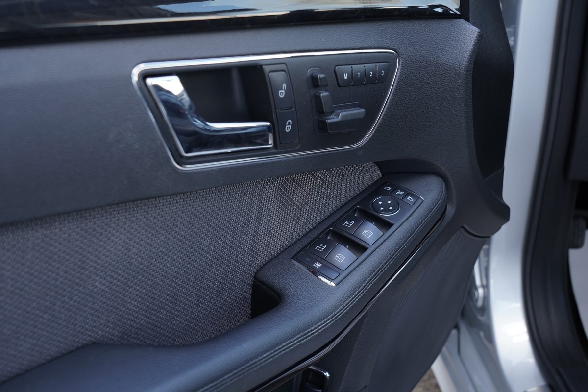 Mercedes-Benz E-Class
 E 220 CDI AVANTGARDE