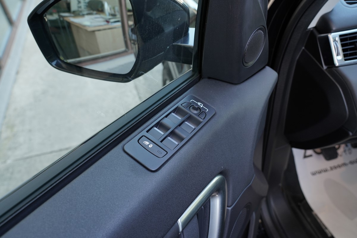 Land Rover
 DISCOVERY 2,0 SPORT DIESEL