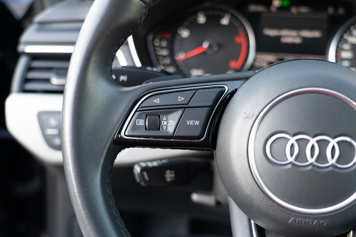 Audi A4
 30 TDI