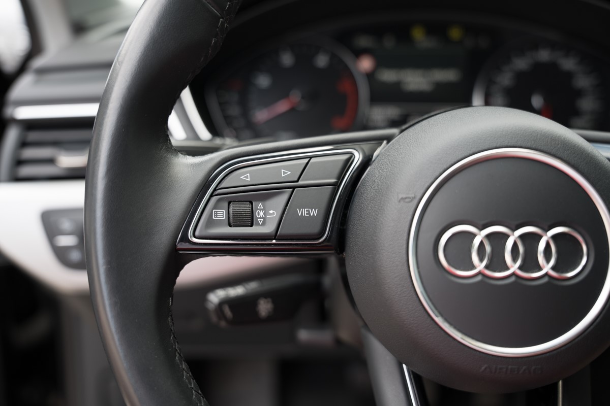 Audi A4
 2.0 TDI