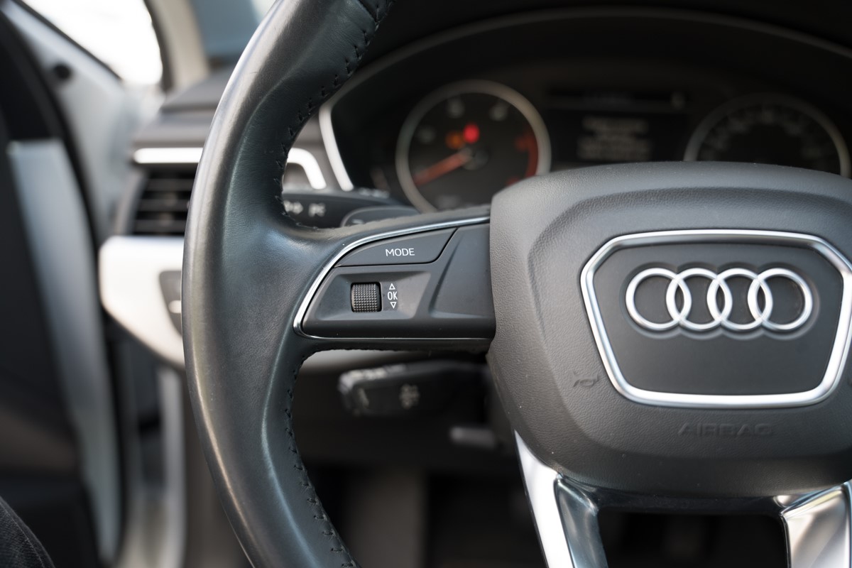Audi A4
 35 TDI S-Tronic