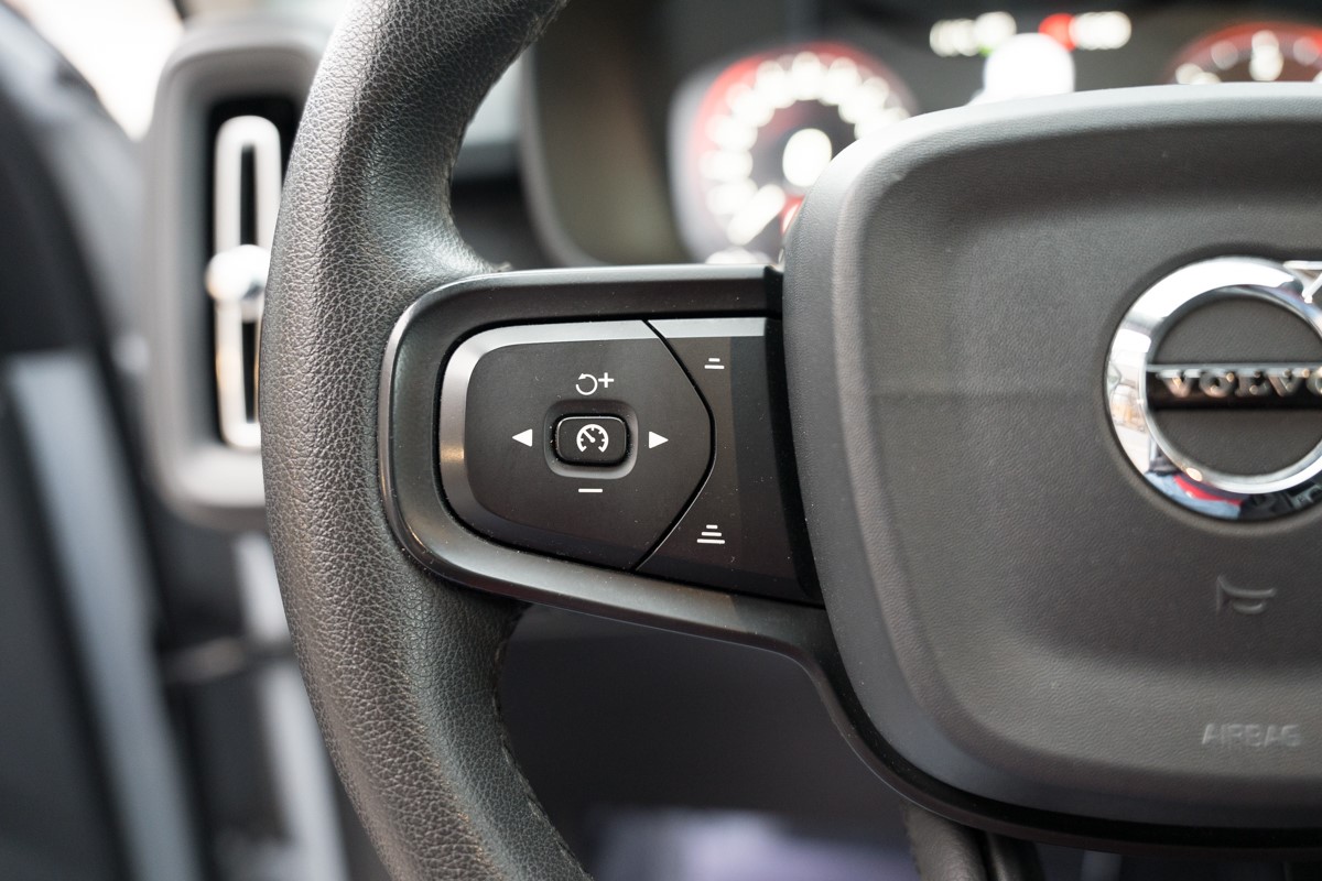 Volvo
 XC40 2.0 D D3