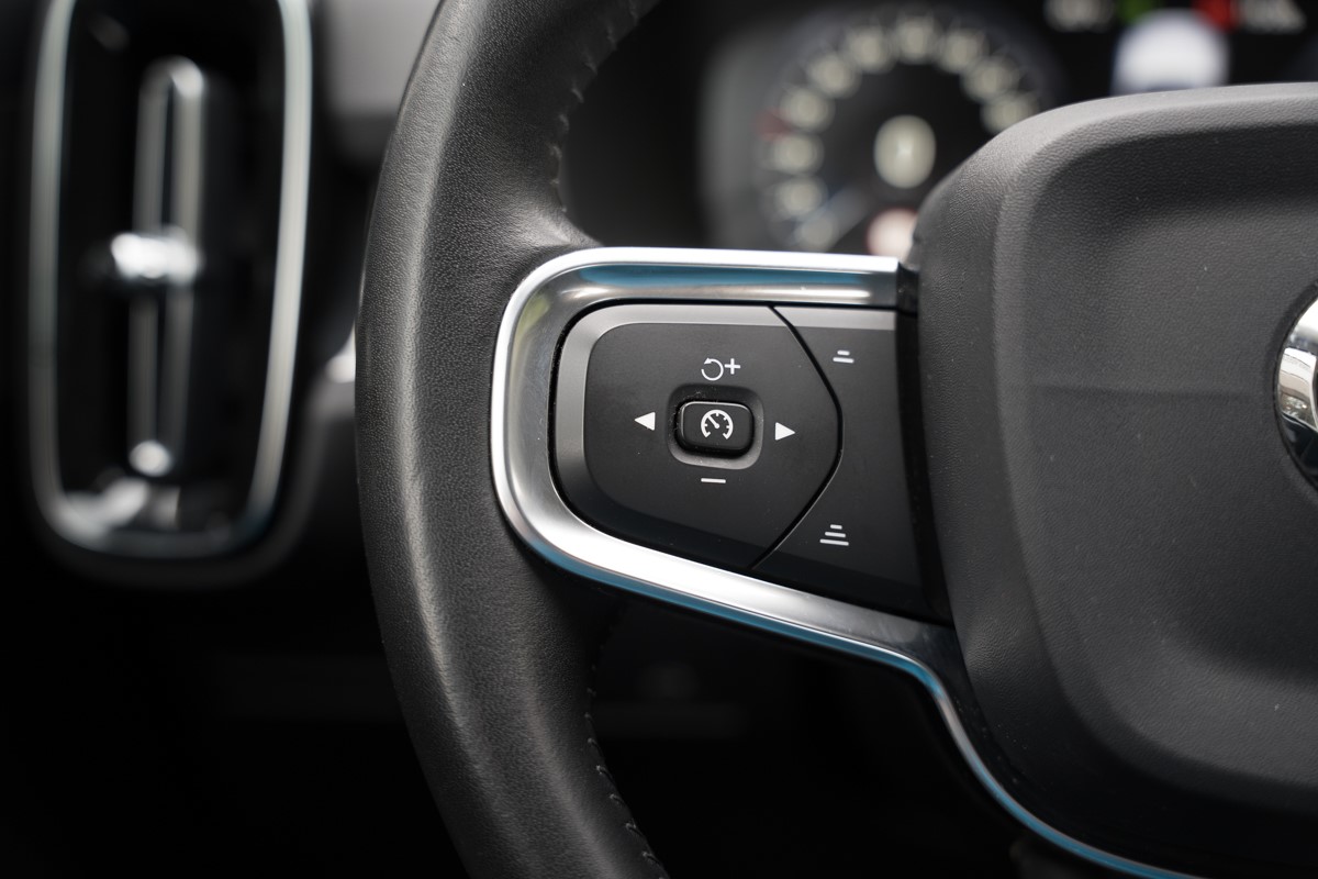 Volvo
 XC40 2.0 D D3