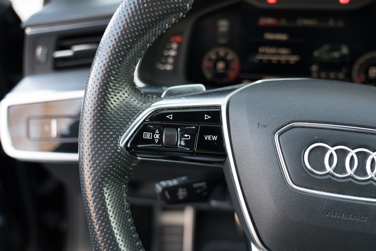 Audi A6
 50 TDI S line