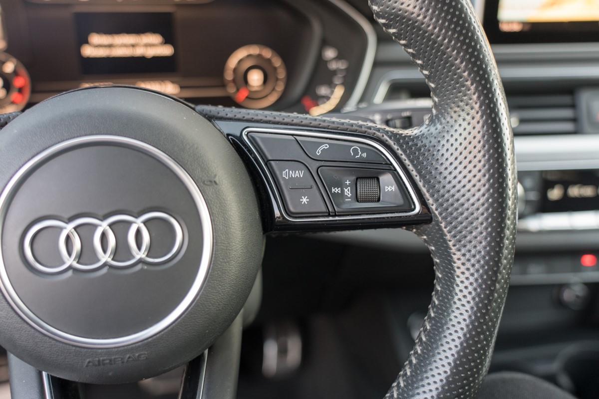 Audi A4
 2.0TDI S line