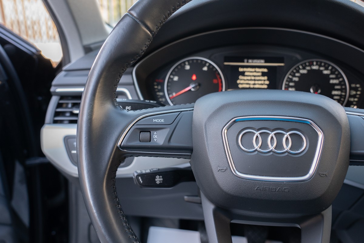Audi A4
 2.0 TDI