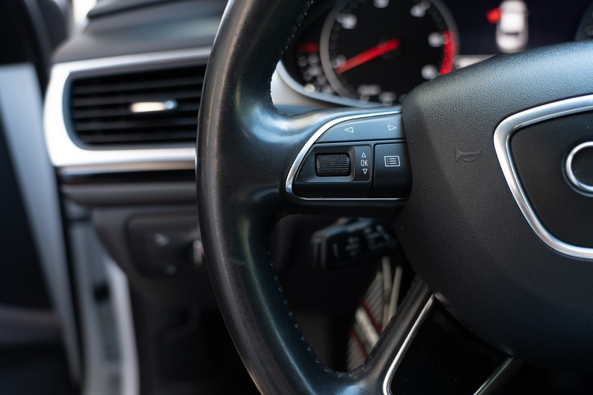 Audi A6
 2,0 TDI S-line
