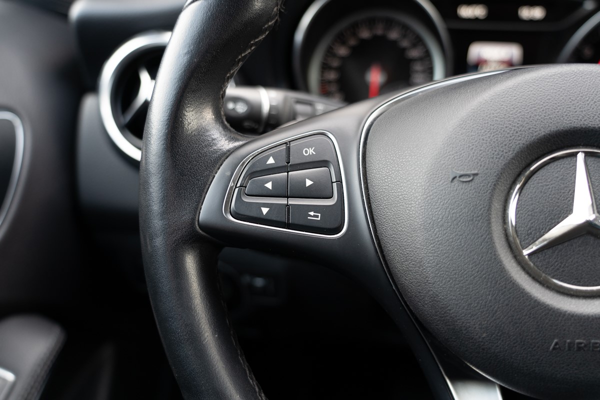 Mercedes-Benz GLA 200 D STOCK