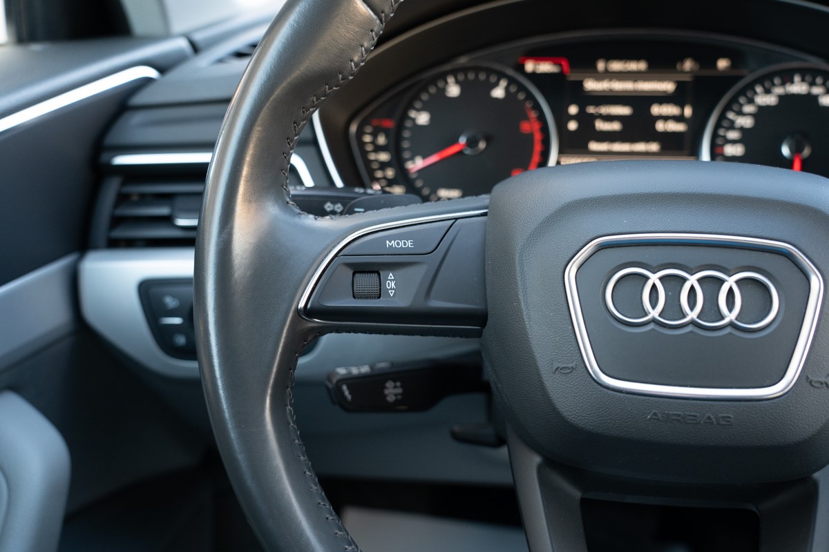 Audi A4
 2.0 TDI
