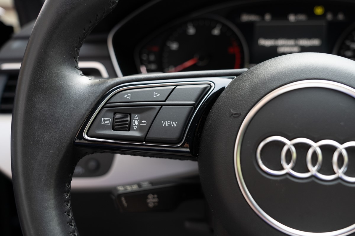 Audi A4
 30 TDI S-Tronic Business