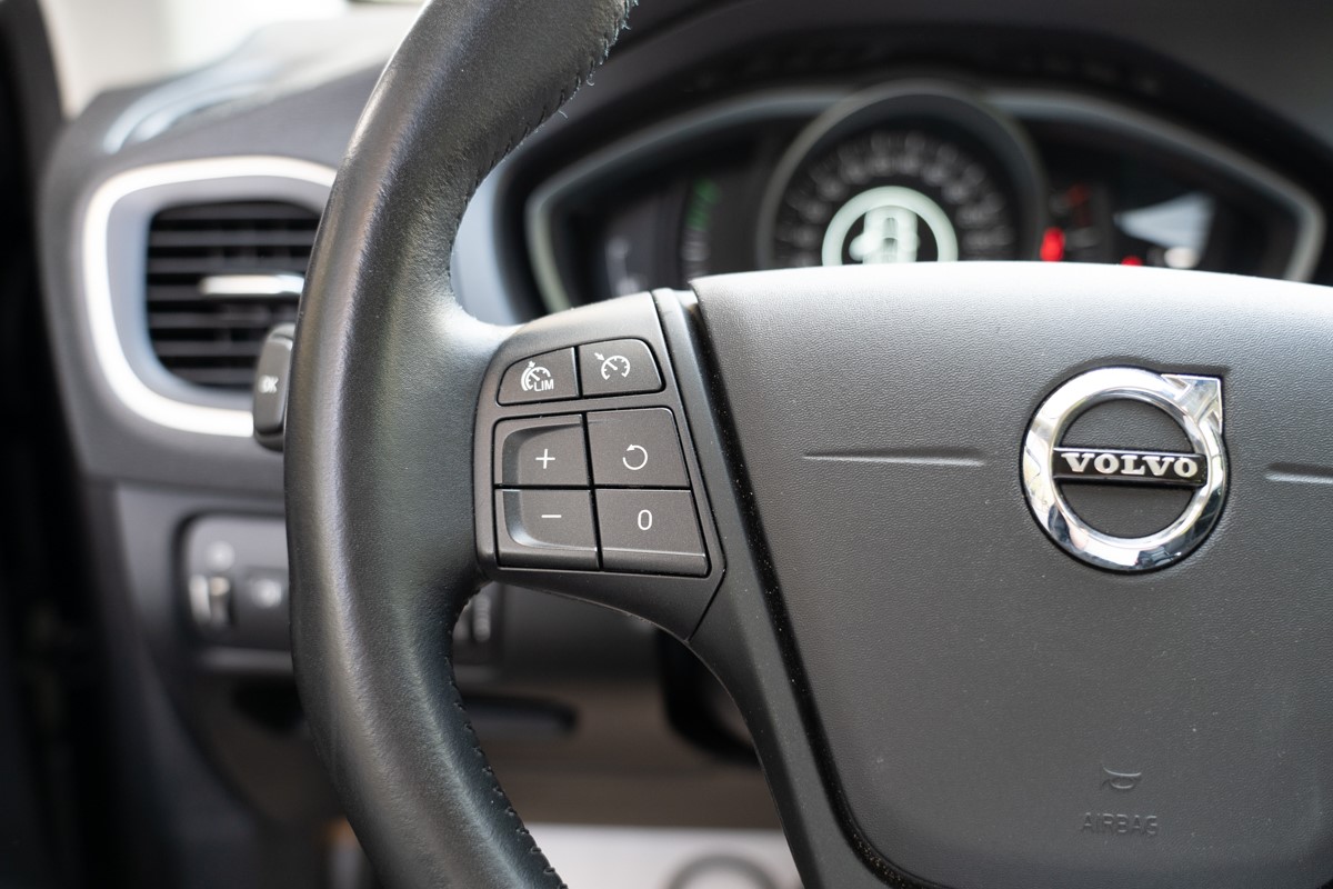 Volvo
 V40 D2