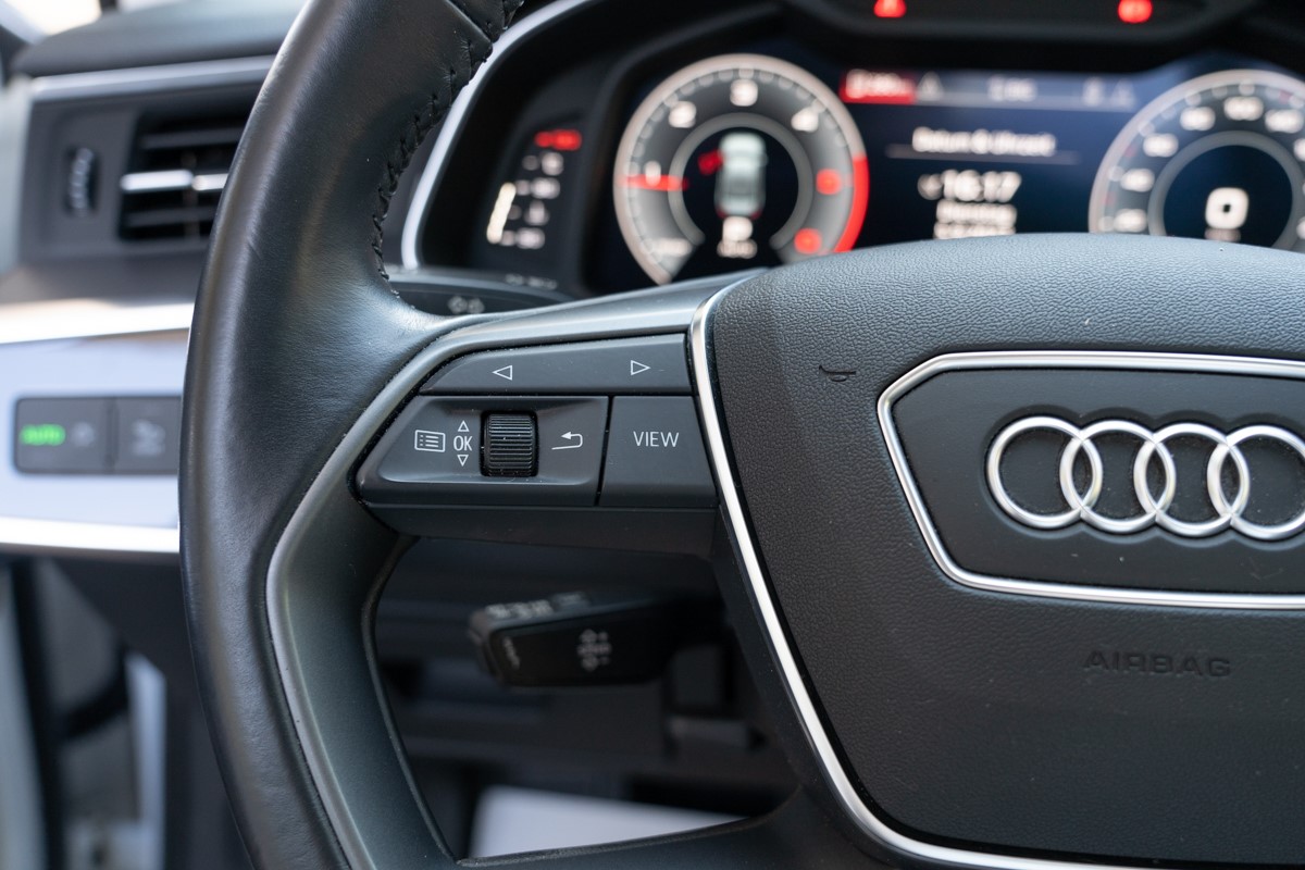 Audi A6
 40 TDi S-tronic