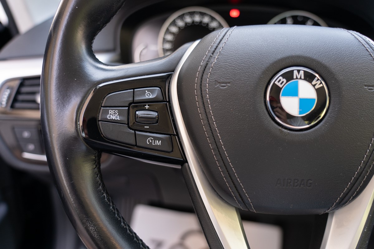 BMW
 5-Series 520d