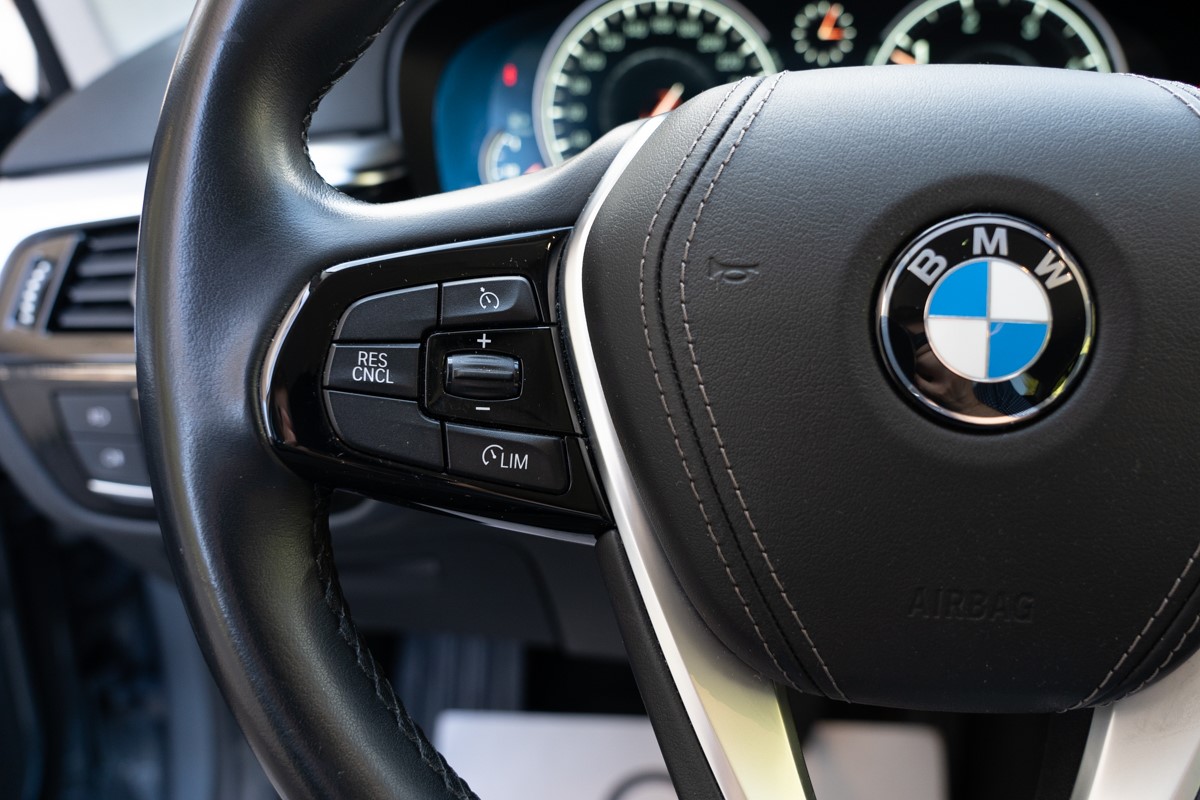 BMW
 5-Series 520d