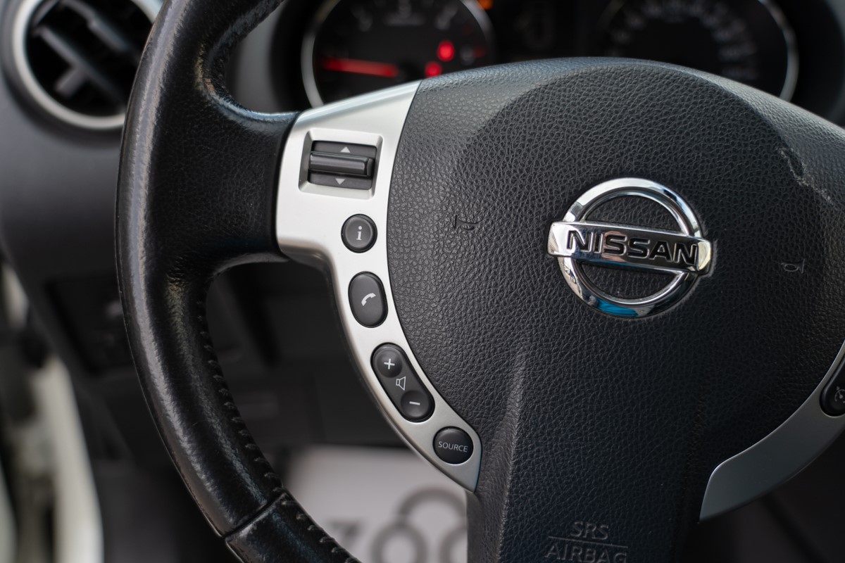 Nissan
 Qashqai 2,0 DCI