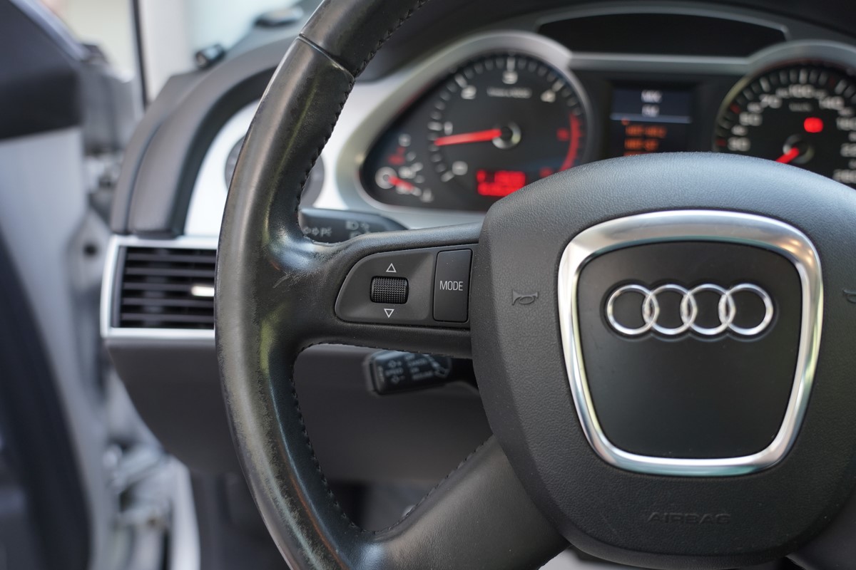 Audi A6
 2,7 TDI Quattro