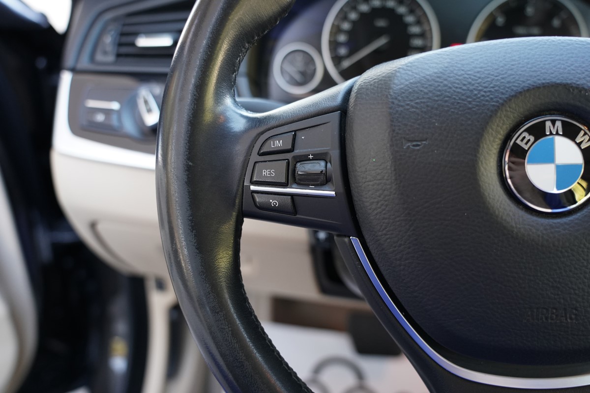 BMW
 5-Series 525 D XDRIVE