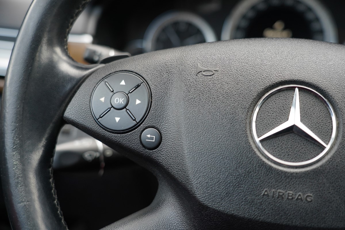 Mercedes-Benz E-Class
 220 CDI