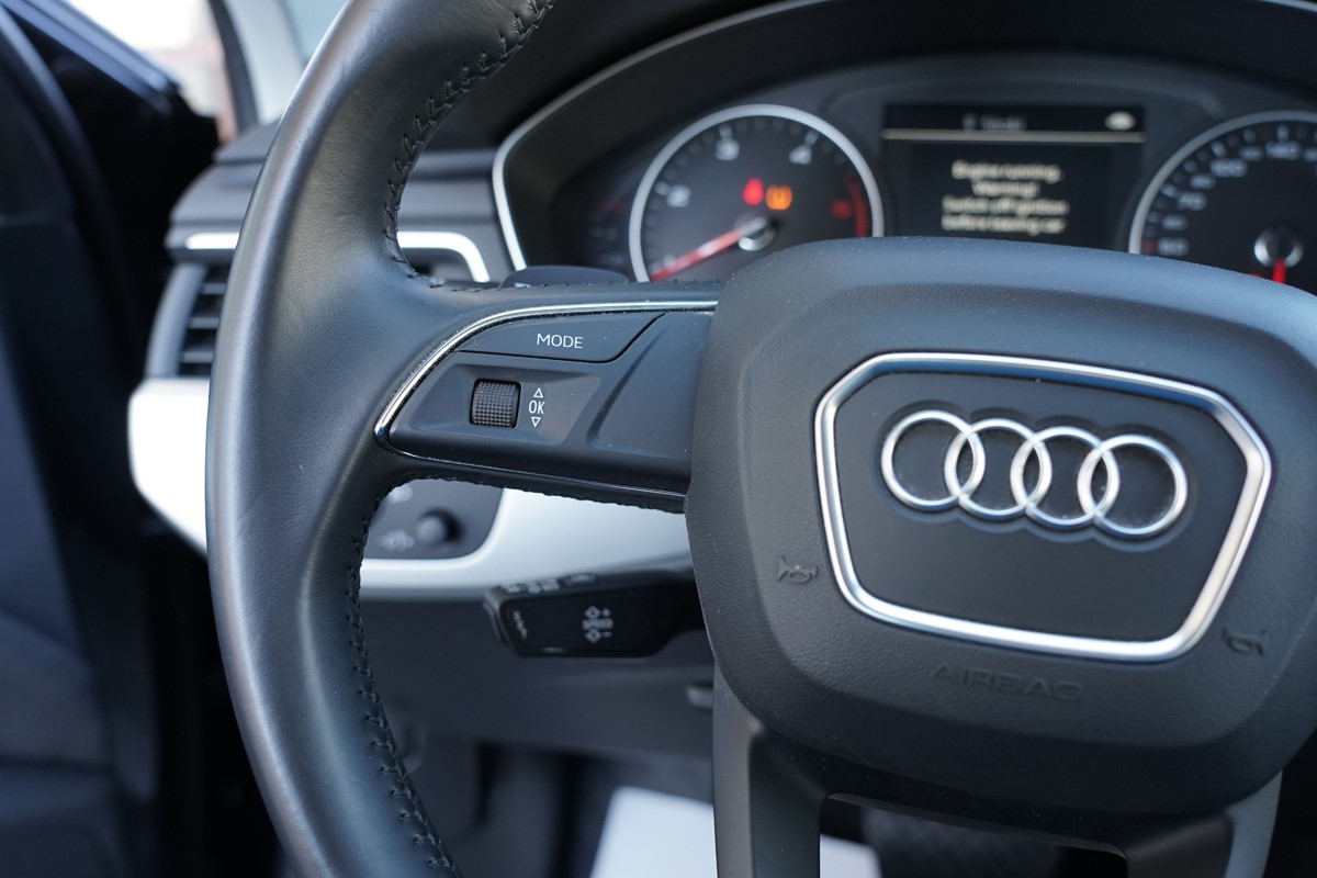 Audi A4
 2.0 TDI  BUSINESS LINE S TRONIC 