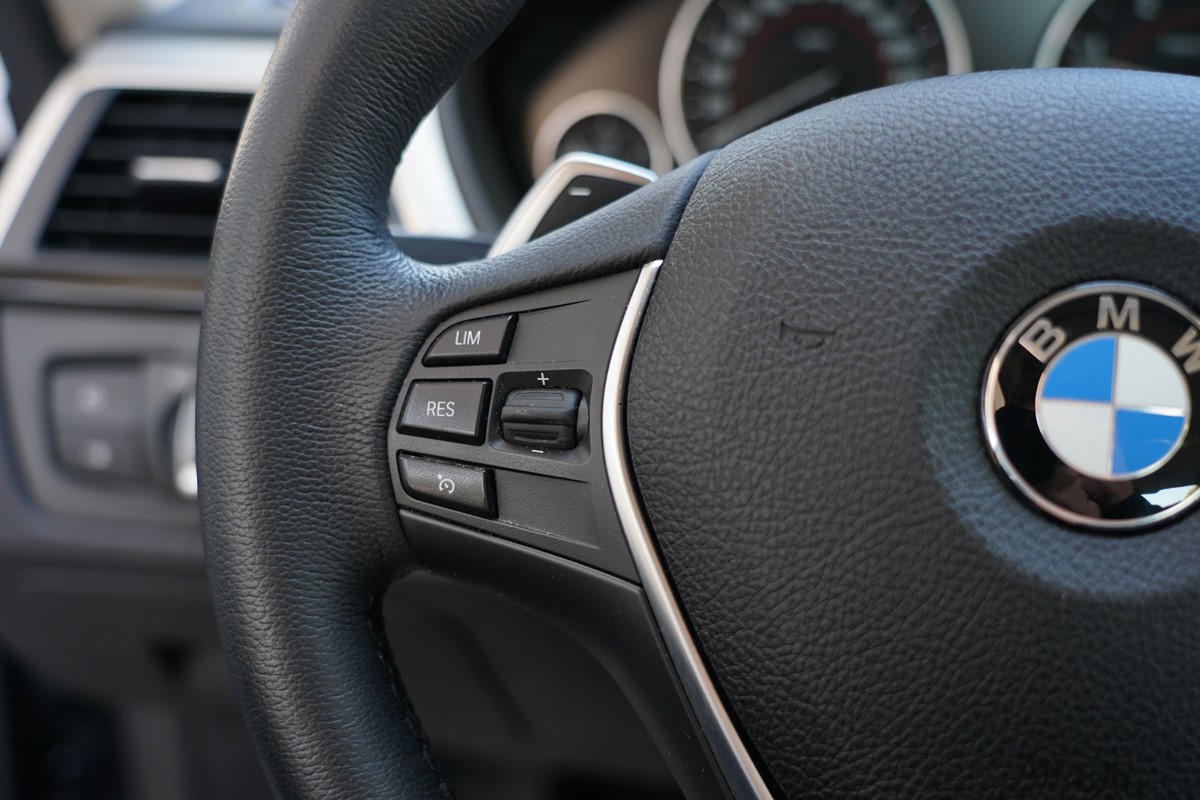 BMW
 3-Series 320 d Automatik 