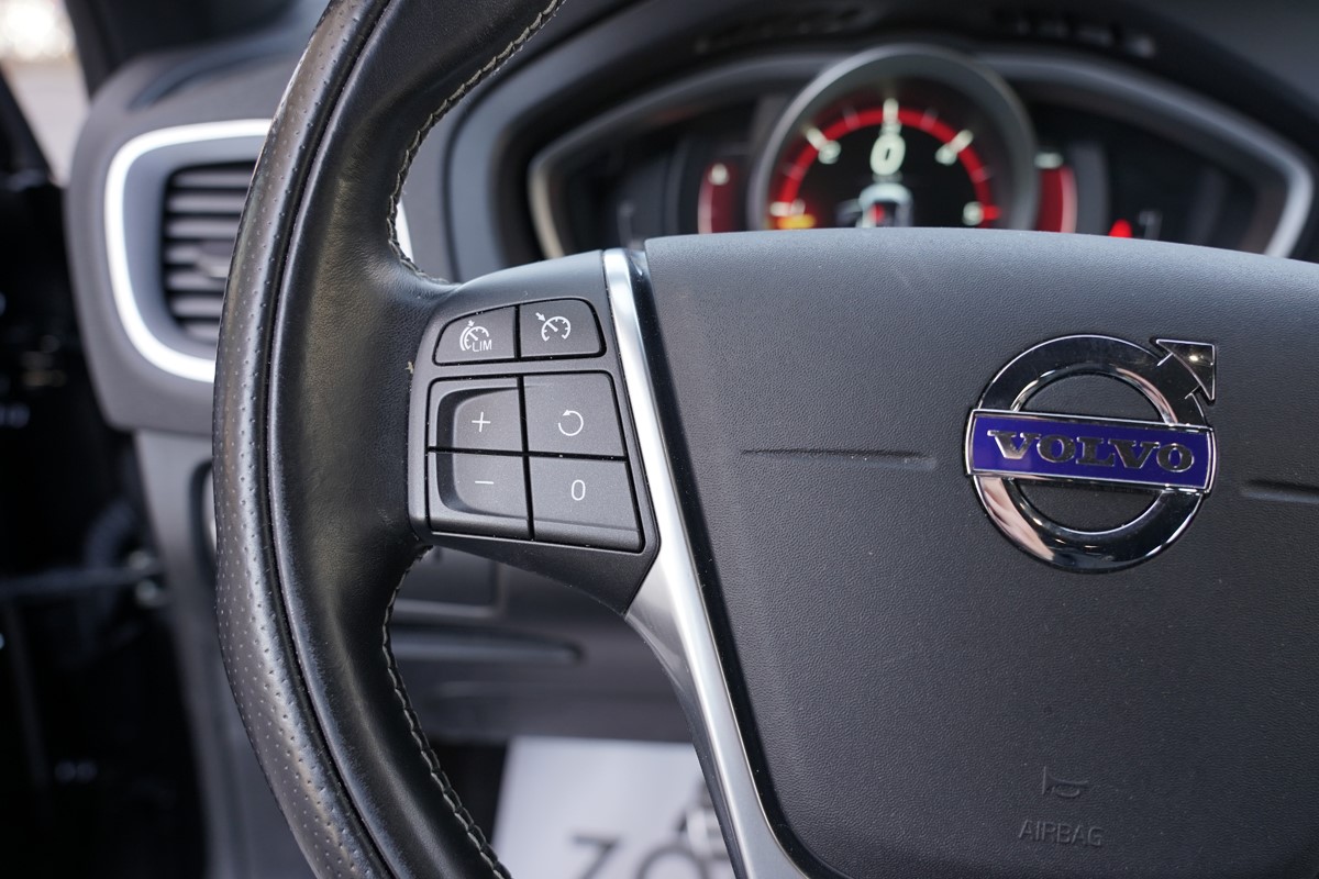Volvo
 V40 D2 BUSINESS SPORT 5D