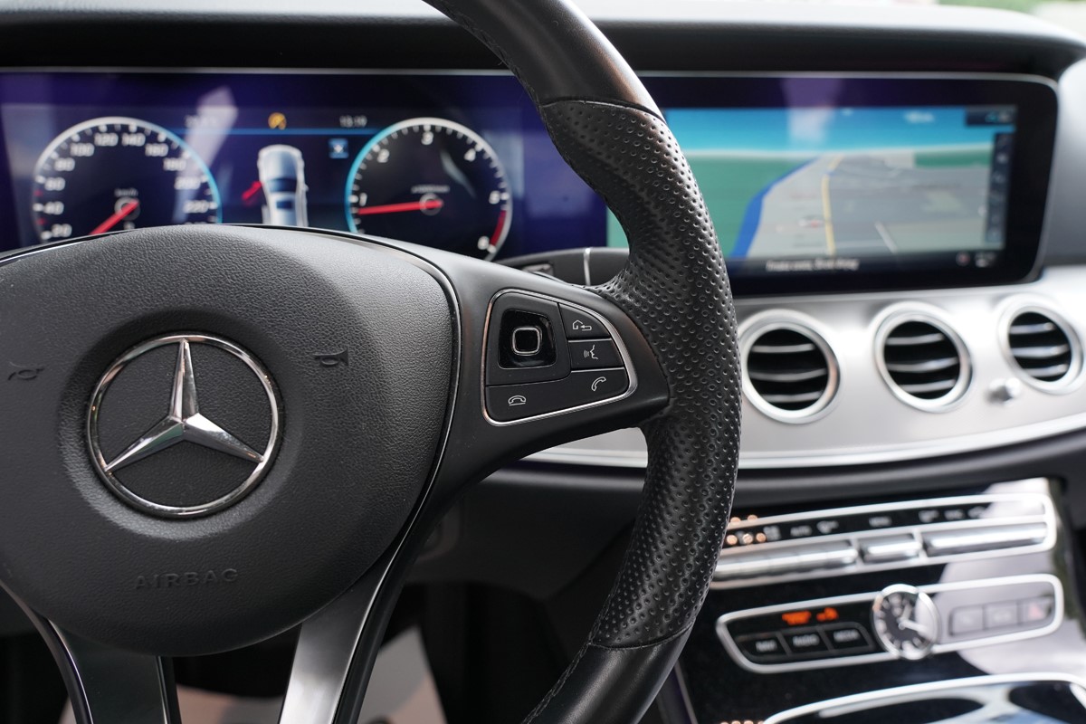 Mercedes-Benz E-Class
 220 D Avantgarde 