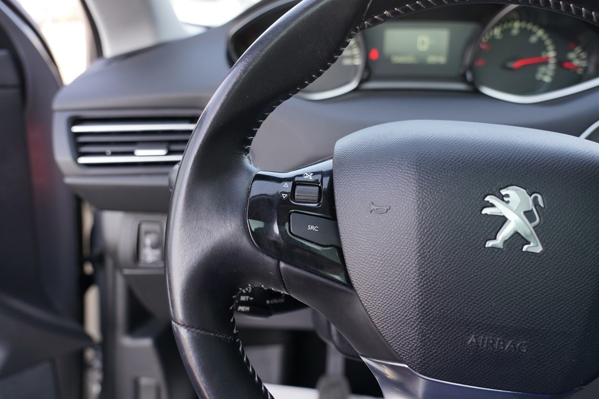 Peugeot 308 EXECUTIVE 1.6 BLUEHDI