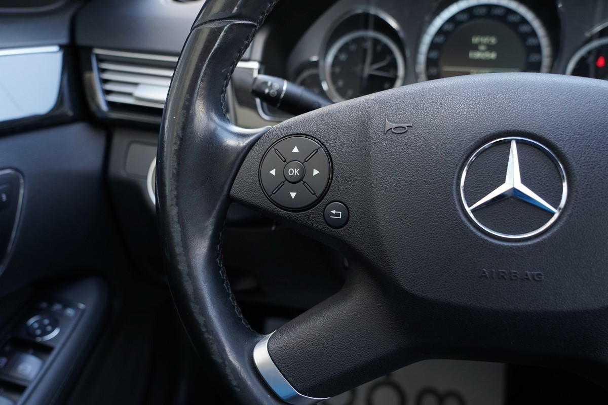 Mercedes-Benz E-Class
 E 220 CDI AVANTGARDE