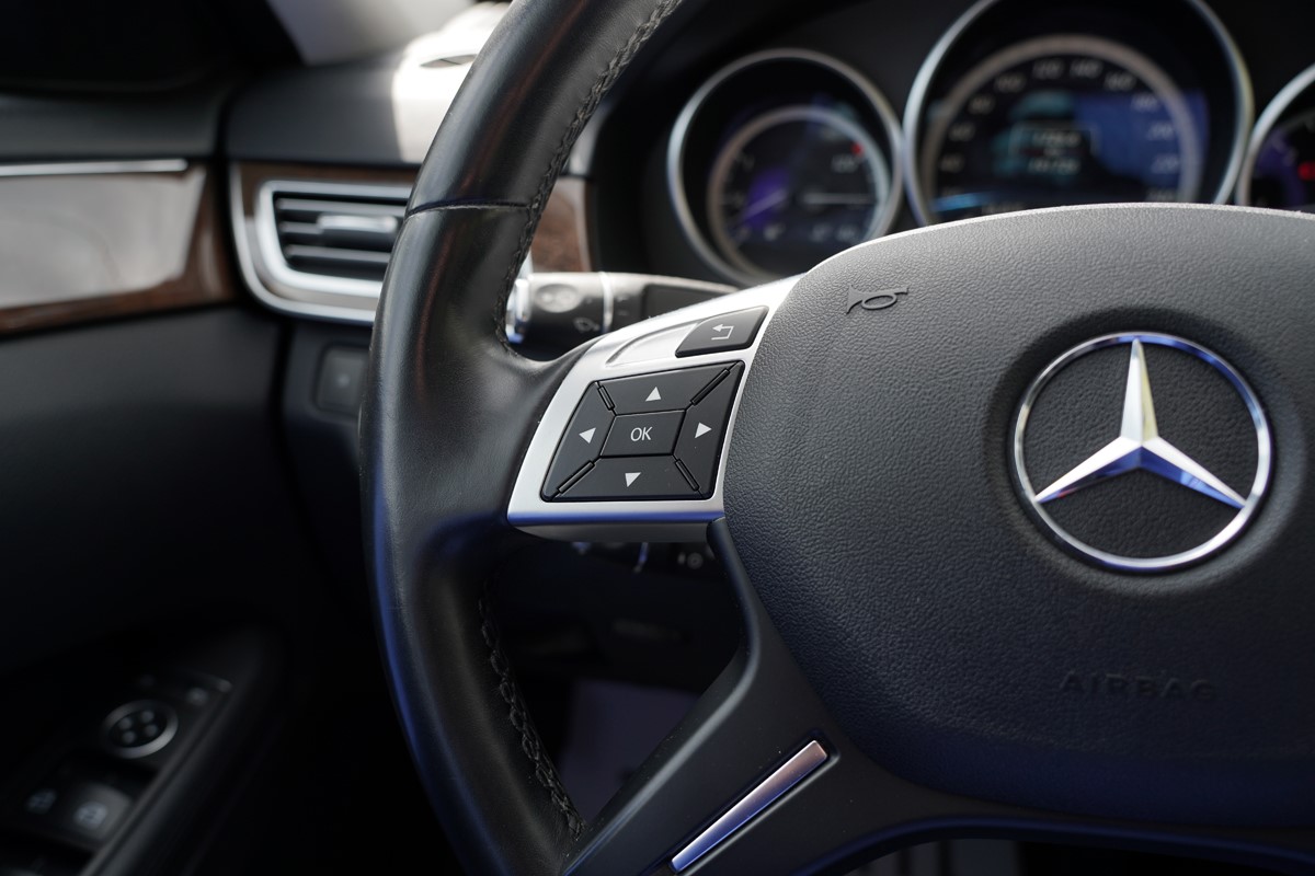 Mercedes-Benz E-Class
 200 CDI