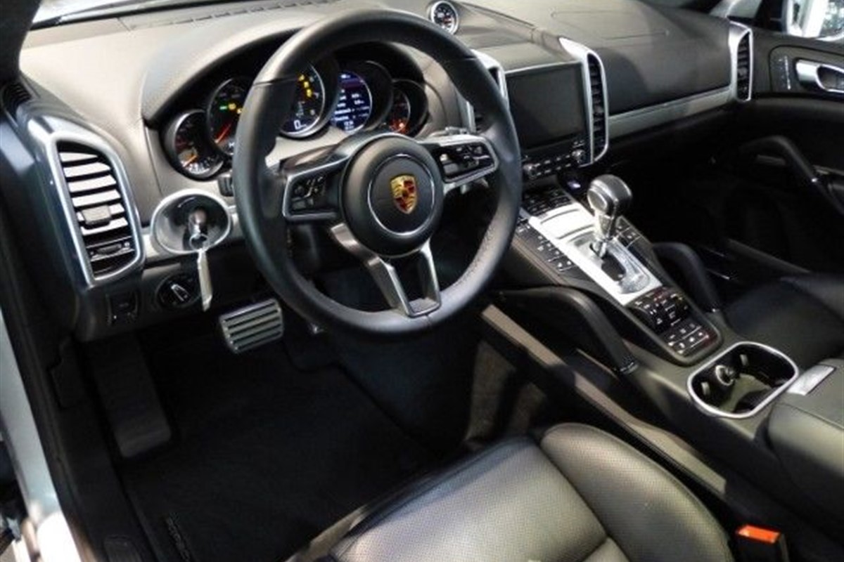Porsche
 Cayenne
 GTS Tiptronic