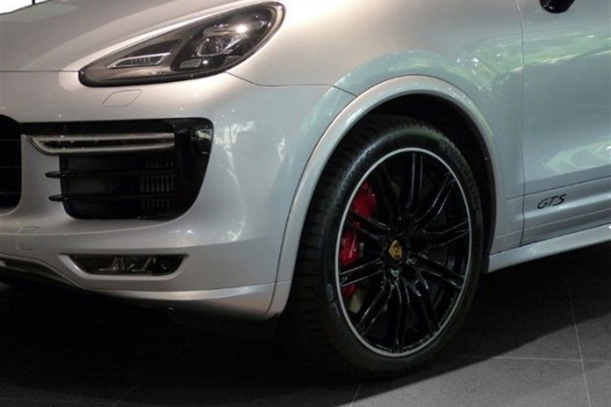 Porsche
 Cayenne
 GTS Tiptronic